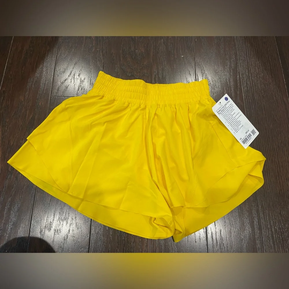 Lululemon Women Shake It Out High-Rise Running 2.5 Short Size XSmall Yellow NEW - Picture 2 of 8